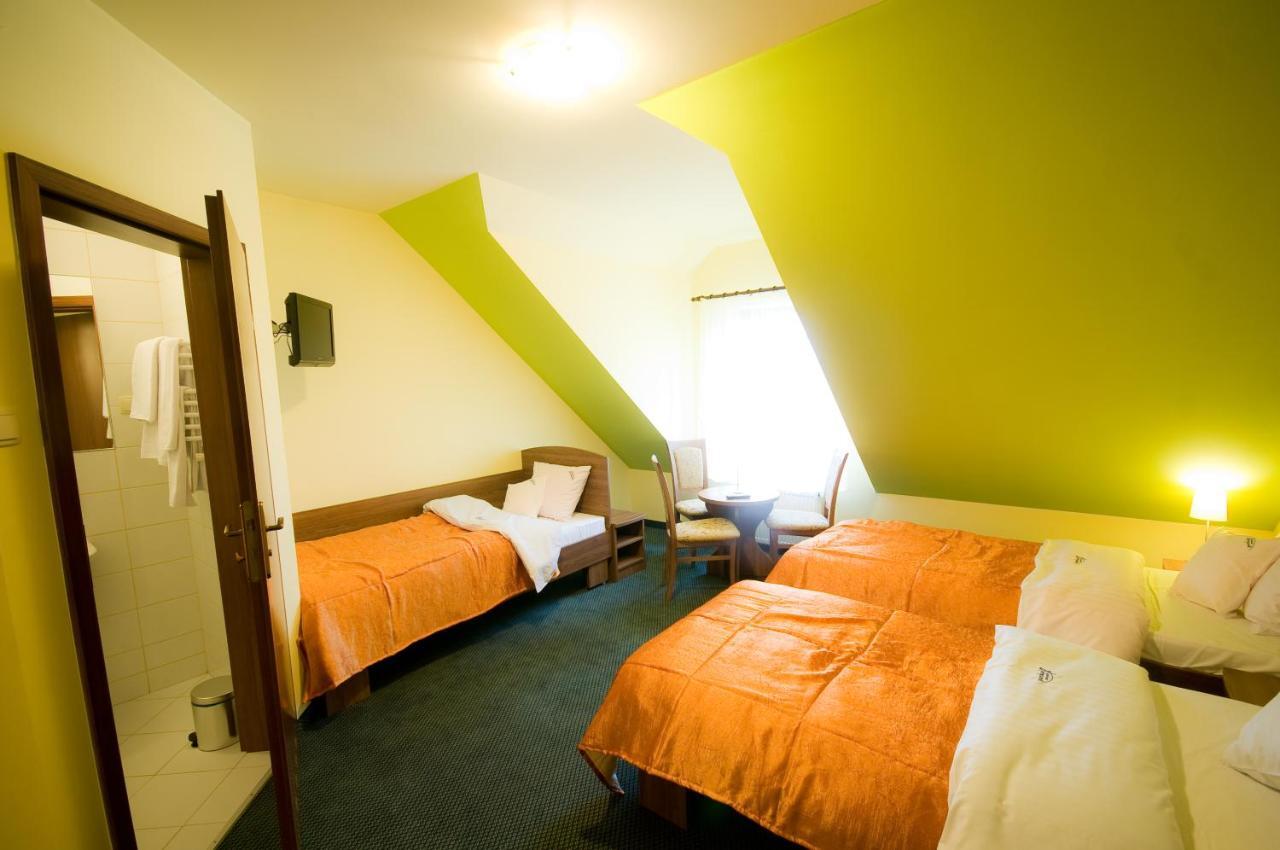 Hotel Gosciniec Horyzont Zemborzyce Tereszynskie Room photo